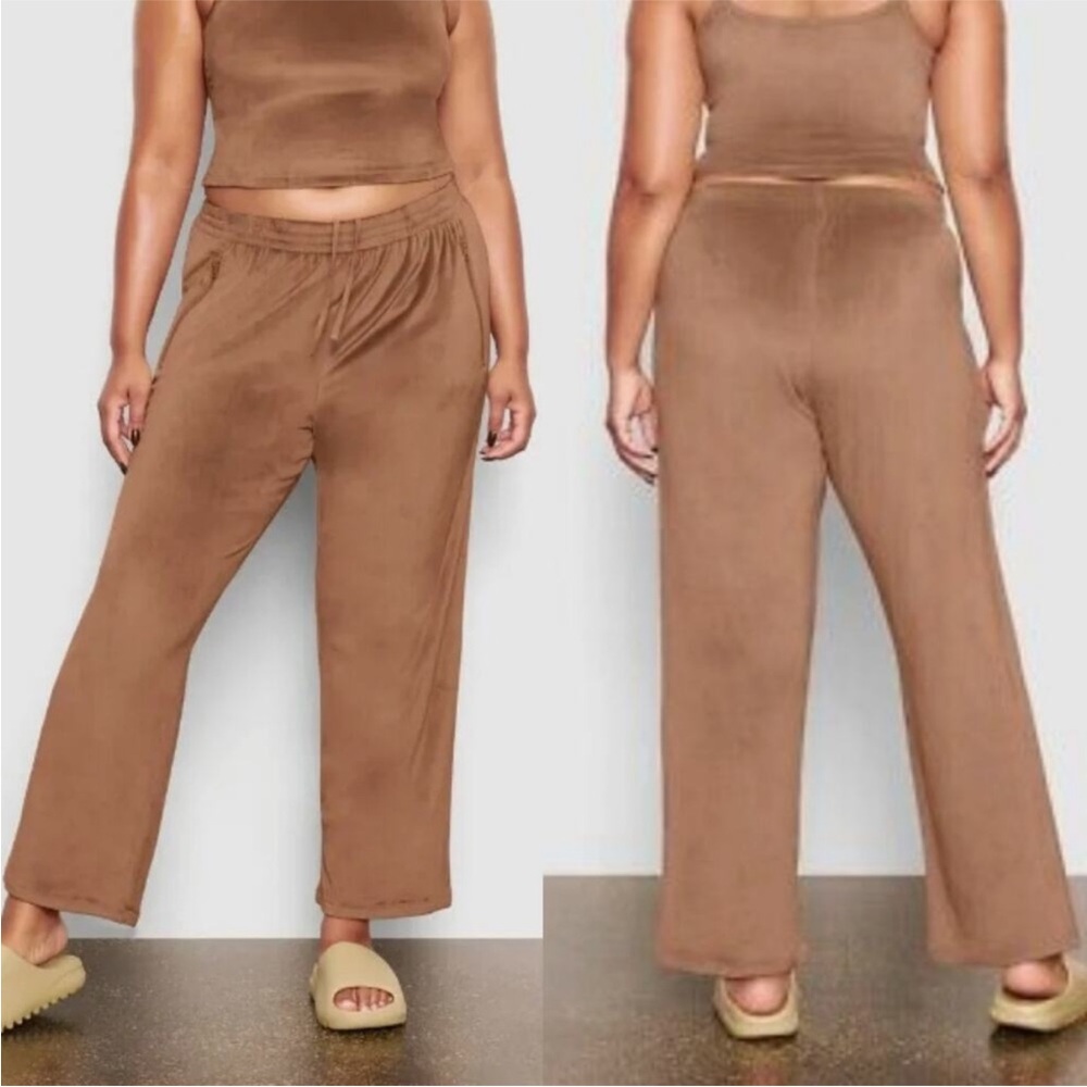 🤎SKIMS VELOUR TRACK PANTS IN SIENNA M